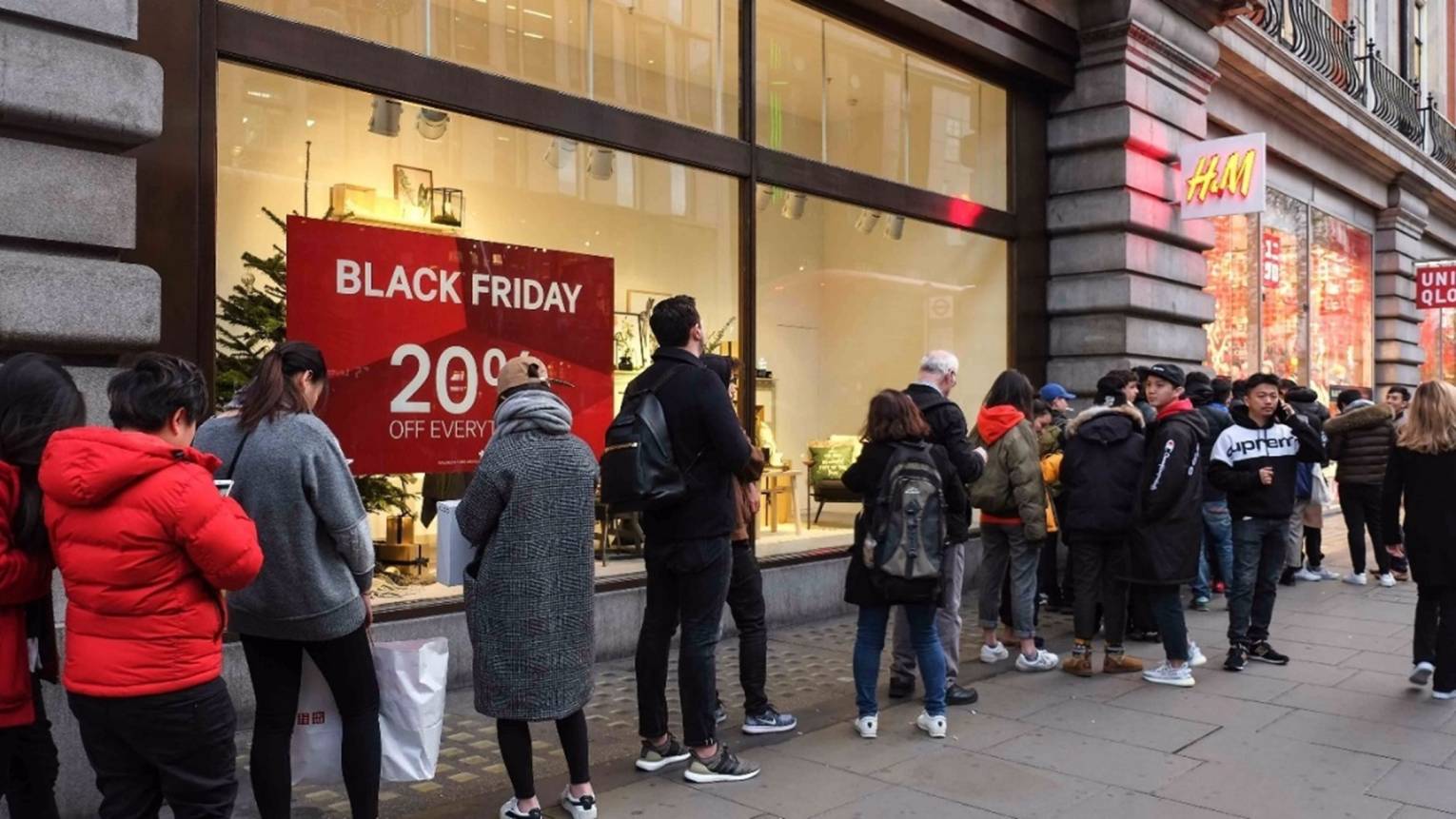 black friday queue